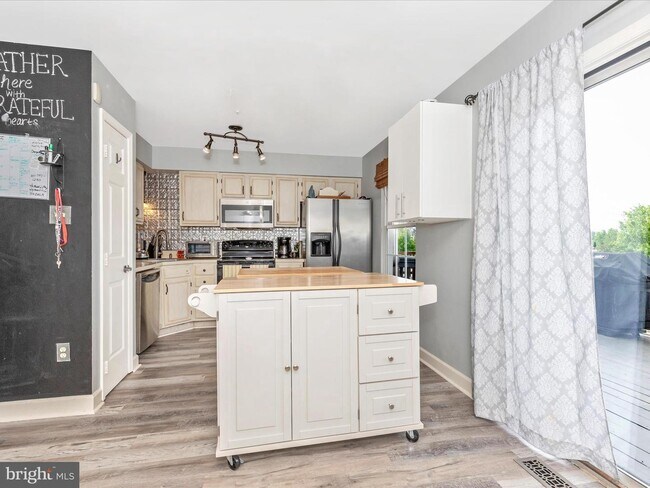Building Photo - 6338 Towncrest Ct