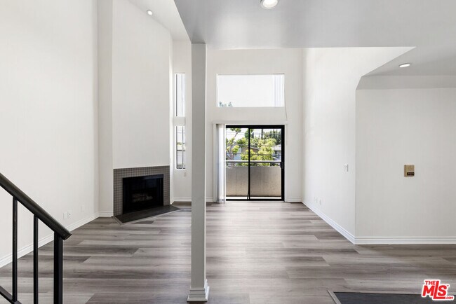 Building Photo - 6212 Fulton Ave