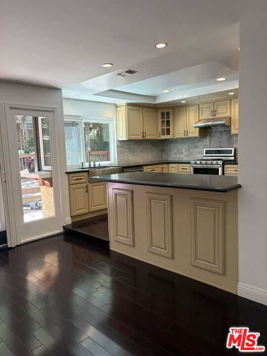 Building Photo - 2880 Woodwardia Dr