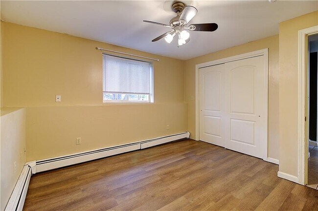 Building Photo - 499 Farmington Ave