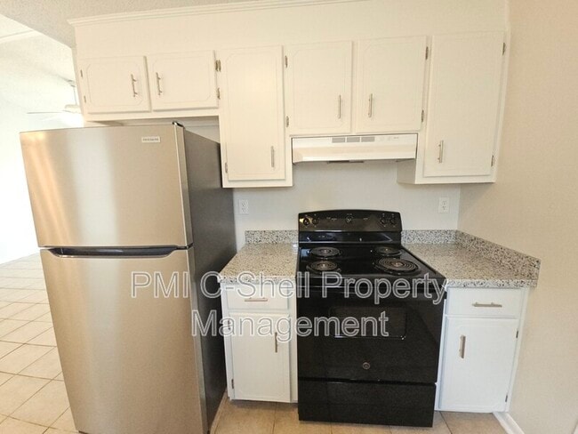 Building Photo - 3535 Southwind Dr