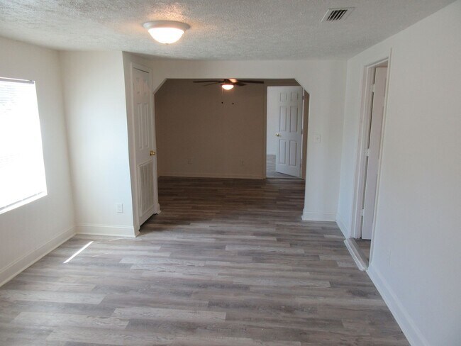 Building Photo - 237 Helen Ave