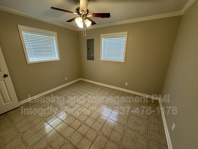 Building Photo - 305 Alice Dr