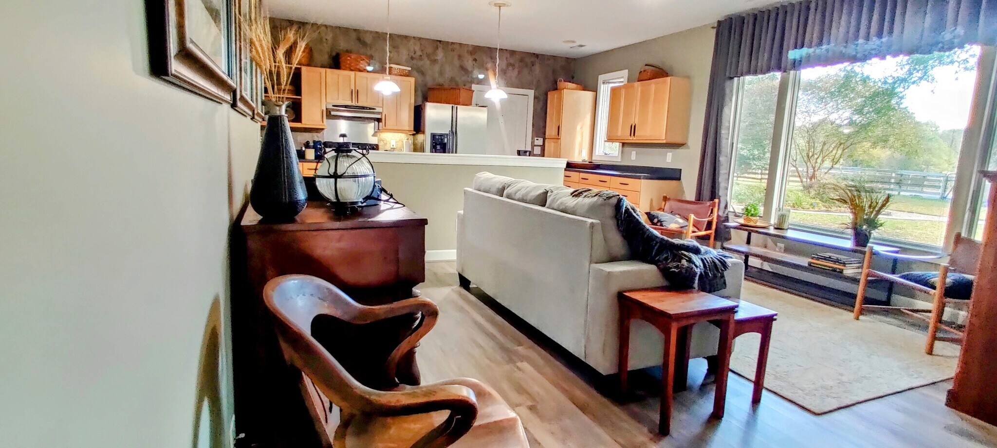 Building Photo - 250 Paddock Dr