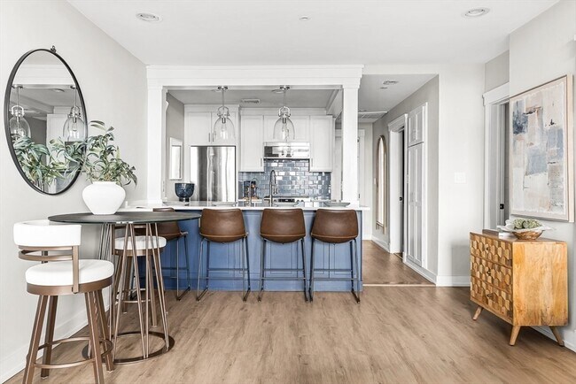 Building Photo - 300 Commercial St