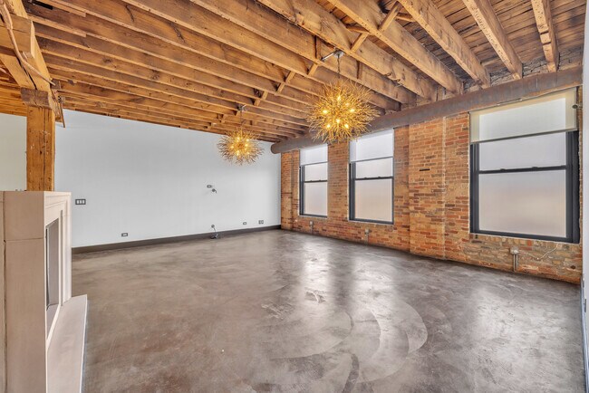 Building Photo - 2419 W 14th St