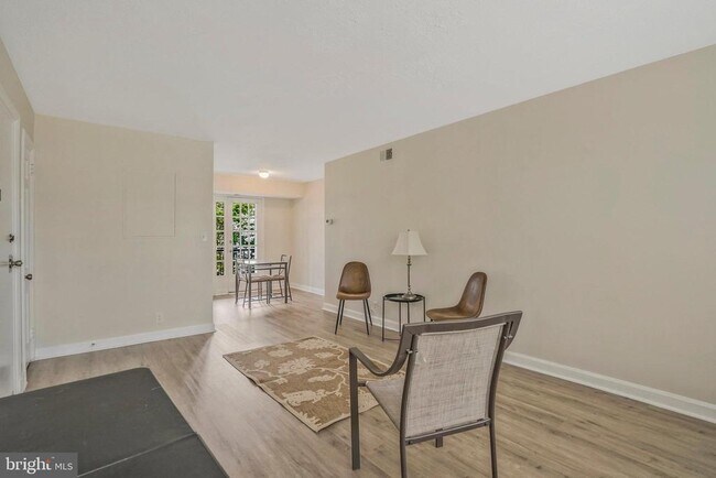 Building Photo - 2961 S Columbus St