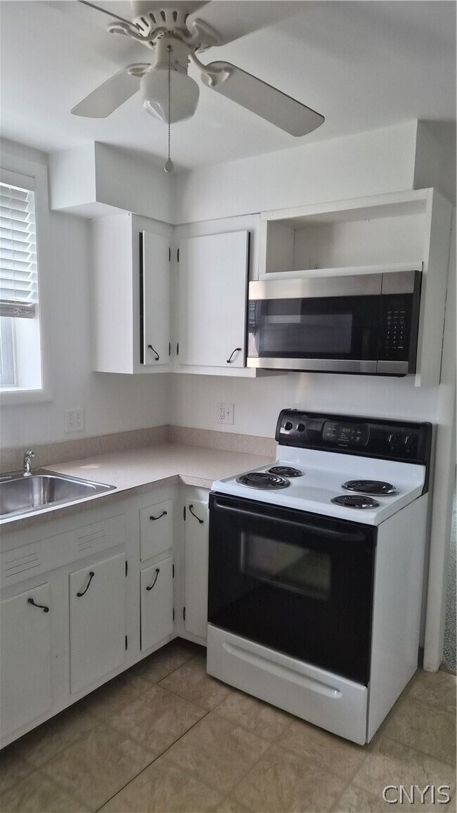 Building Photo - 326 Draper Ave