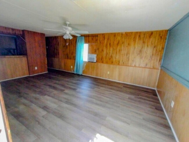 Building Photo - 115 Private Rd 3376G