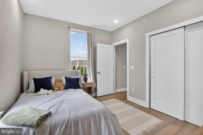 Building Photo - 6712 Ridge Ave