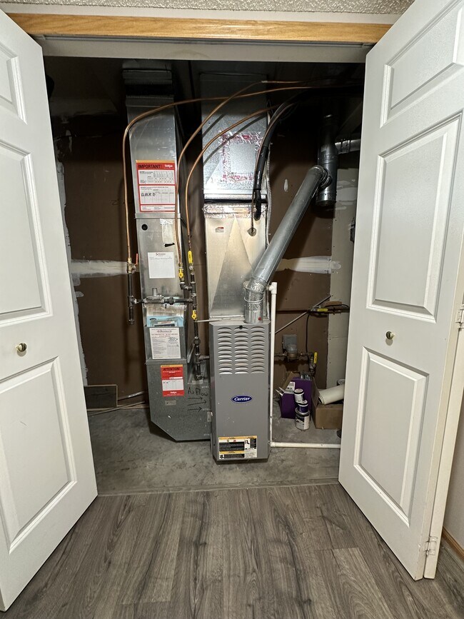 Building Photo - 405 Village Pkwy