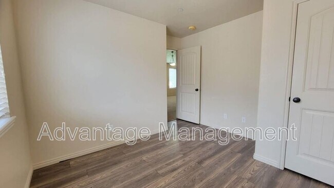 Building Photo - 3569 E Rock Creek Rd