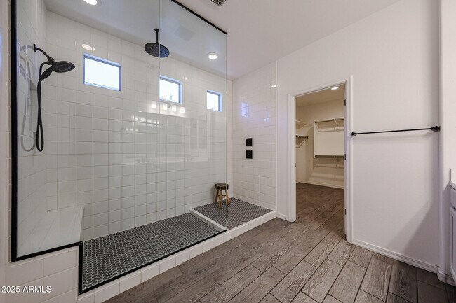 Building Photo - 3332 W Dunbar Dr