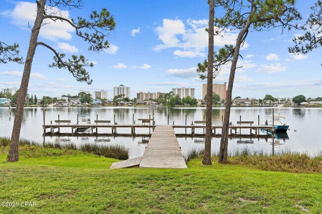 Building Photo - 6901 N Lagoon Dr