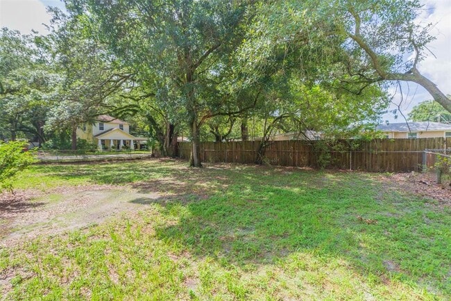 Building Photo - 1809 E Henry Ave