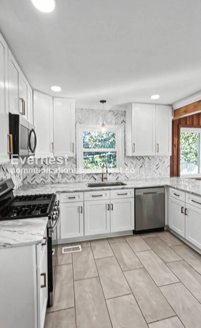 Building Photo - 2923 Ozark Rd