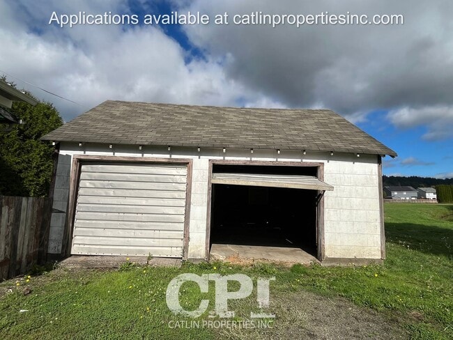 Building Photo - Holiday Special - 1/2 First Month's rent!!