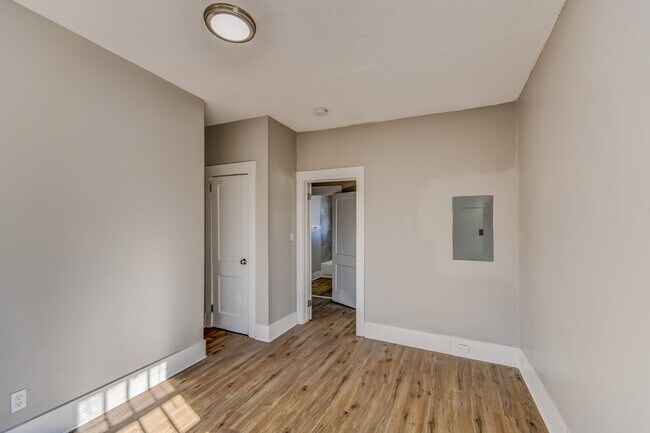 Building Photo - 1833 31st St Ensley