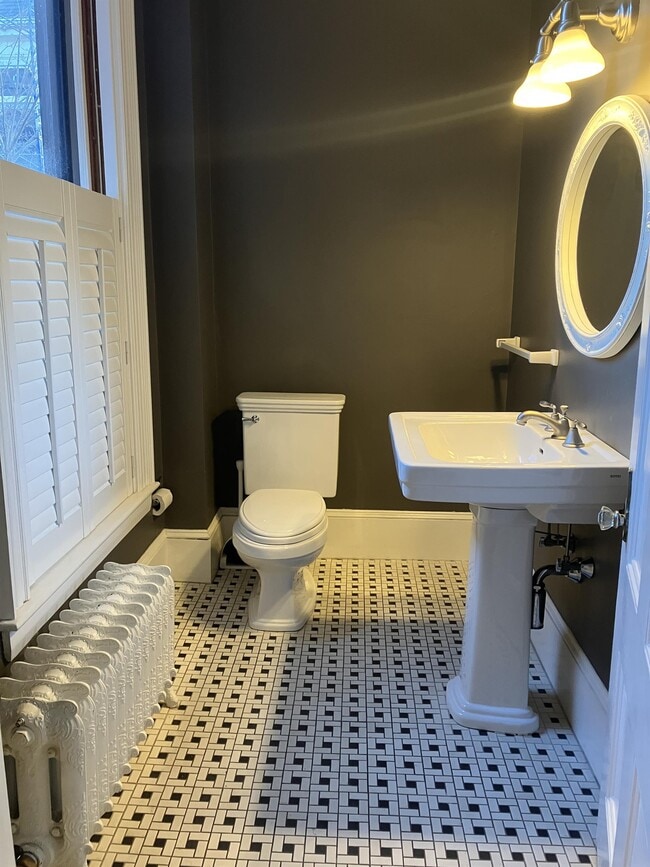 Building Photo - 322 Spring St