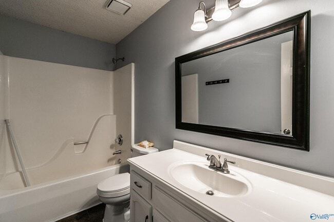 Building Photo - 313 Red Oak Rd