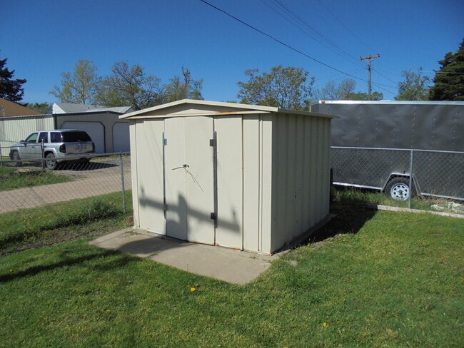 Building Photo - 3 Bedroom, 2 Bathroom House with Detached Garage