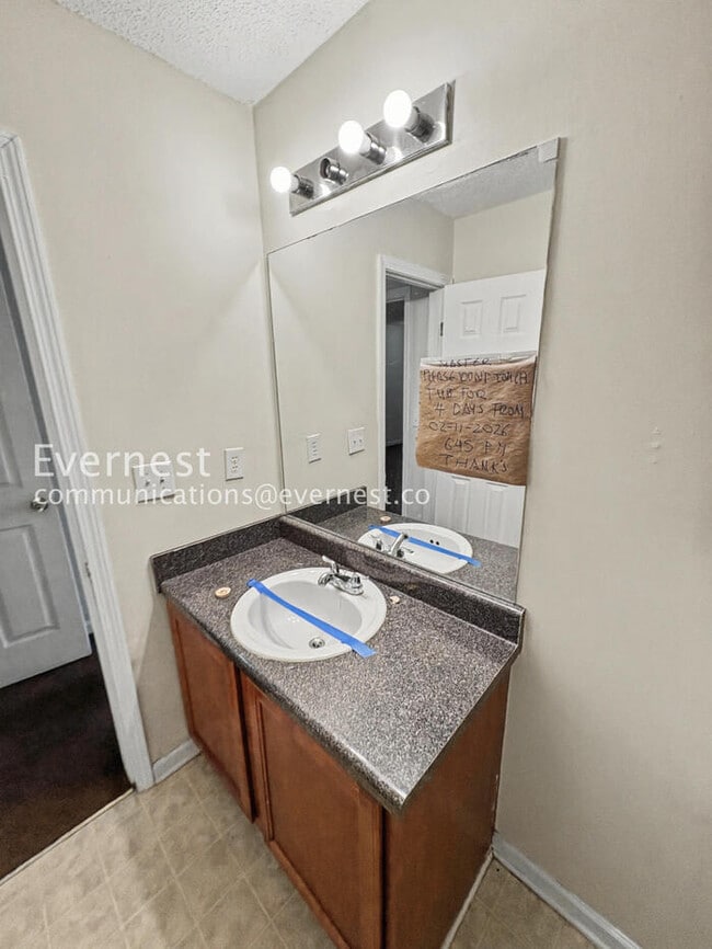 Building Photo - PROMO: Enjoy your 2nd month rent-free rent when you sign the lease today! 3 Bed, 2.5 Bath Home wi...