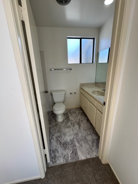 Building Photo - 121 S Swall Dr