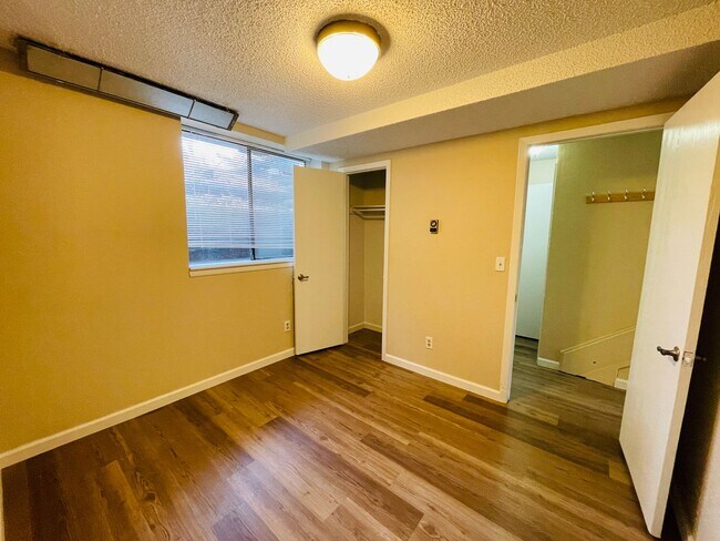 Building Photo - 4 Bedroom Town-home Near Downtown Golden A...