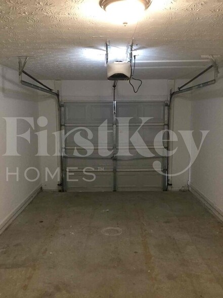 Building Photo - 432 Village Bluff Dr