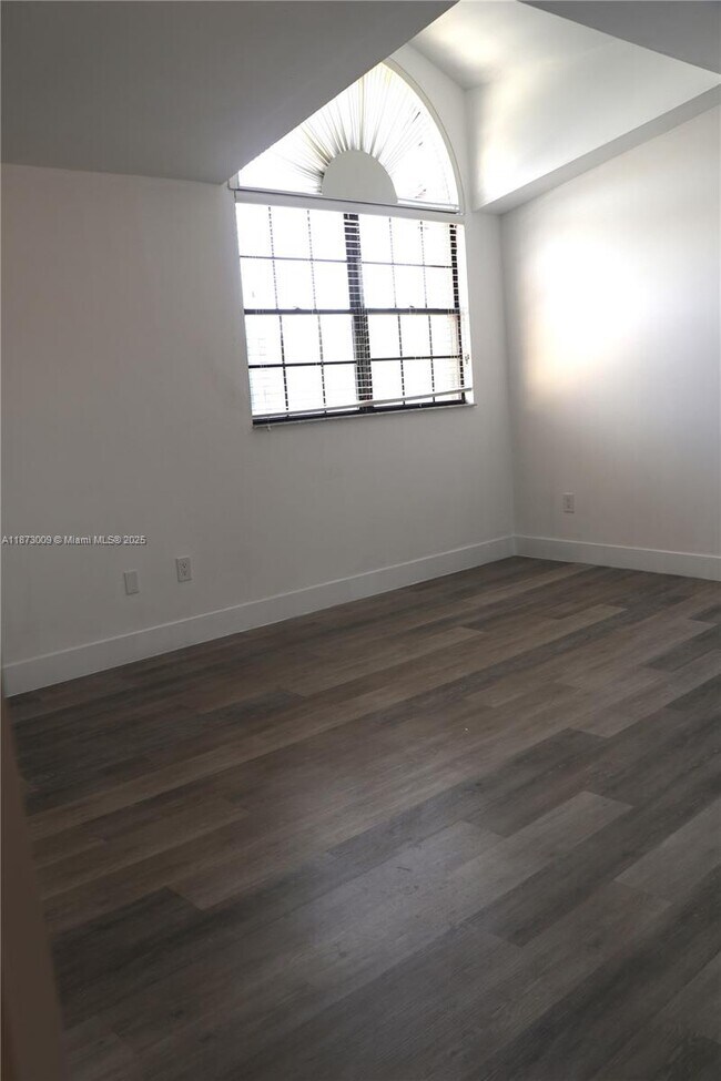 Building Photo - 10170 SW 137th Pl
