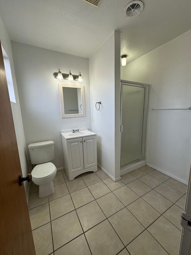 Building Photo - Pet Friendly property!