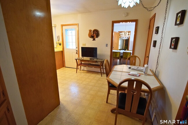 Building Photo - 30 Day Spring Ave