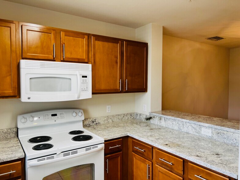 Building Photo - 9093 Gervais Cir