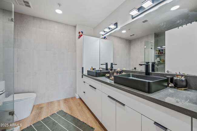 Building Photo - 7167 E Rancho Vista Dr