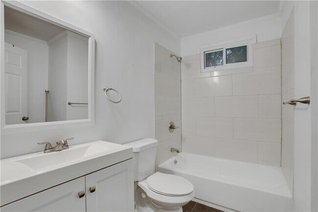Building Photo - 1367 Kenilworth Dr SW