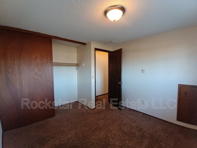 Building Photo - 537 E Garland Ave