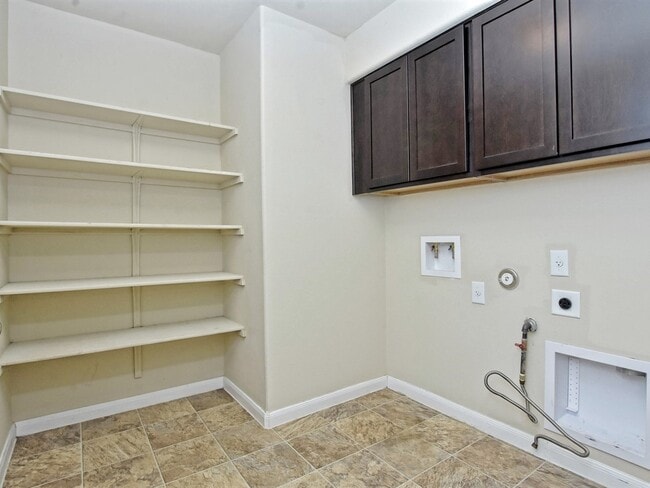 Building Photo - BEAUTIFUL 4 BEDROOMS / 2 BATH HOME IN HUNTER'S CROSSING