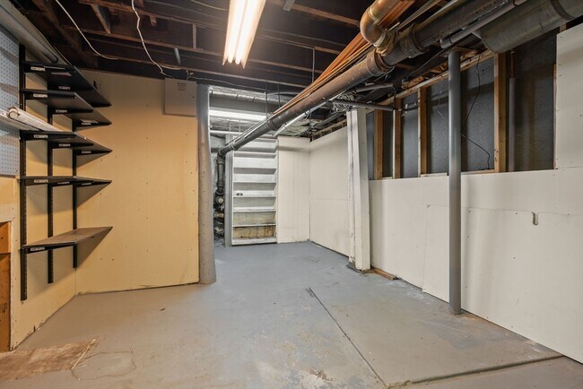 Building Photo - 103 Hollis Ave