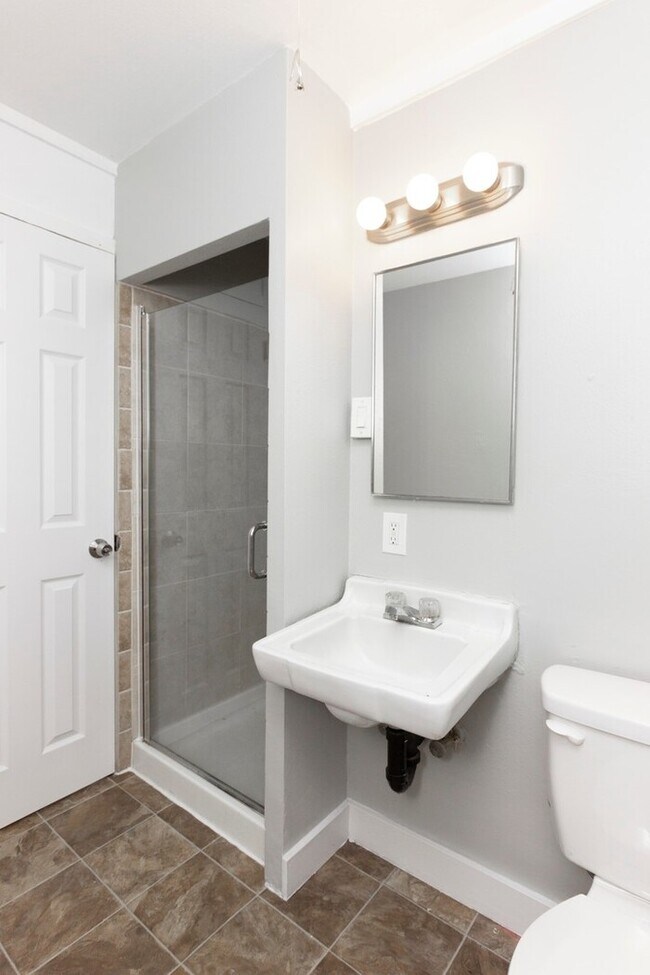 Building Photo - 4740 NE 99th Ave