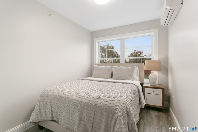 Building Photo - 1645 Black Rock Tpke