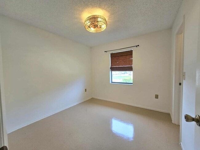Building Photo - 3932 Spoonbill Ct