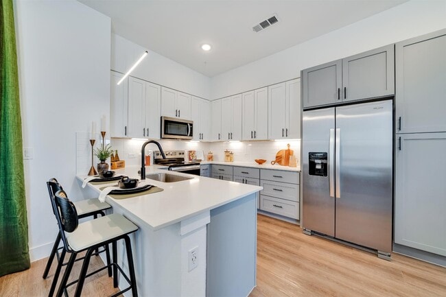 Building Photo - 1601 Mustang Dr
