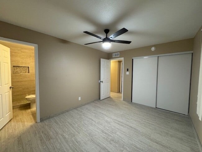 Building Photo - 3 Bedroom 2 Bathroom House FOR RENT