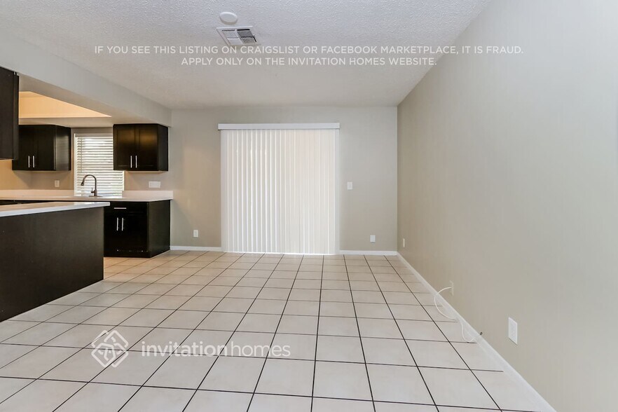Building Photo - 1132 Essex Dr