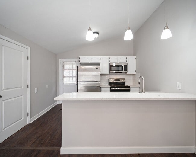 Building Photo - Rent 2 Get 2 Rooms for Free- This home is Priced as a 2bdrm in Intown Atlanta