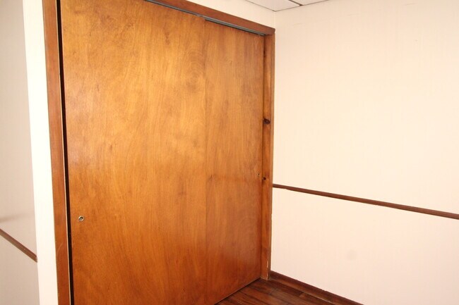 Building Photo - Charming Locust Point 2bd+Den/1ba Rowhome ...