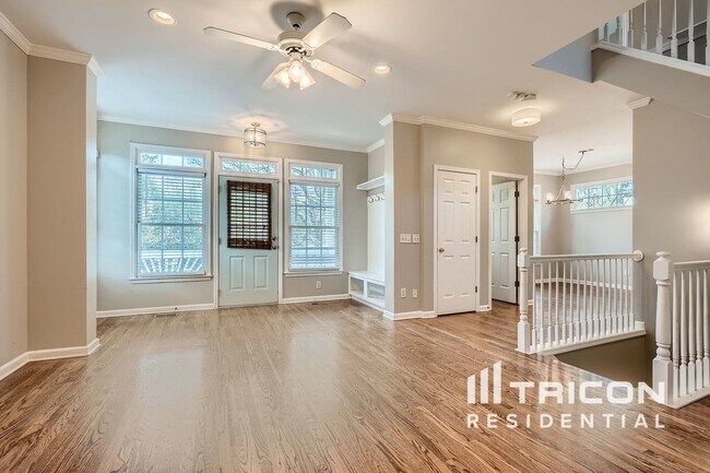 Building Photo - 712 Gardenside Cir SE