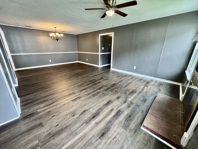 Building Photo - 1417 Goldfinch Ln