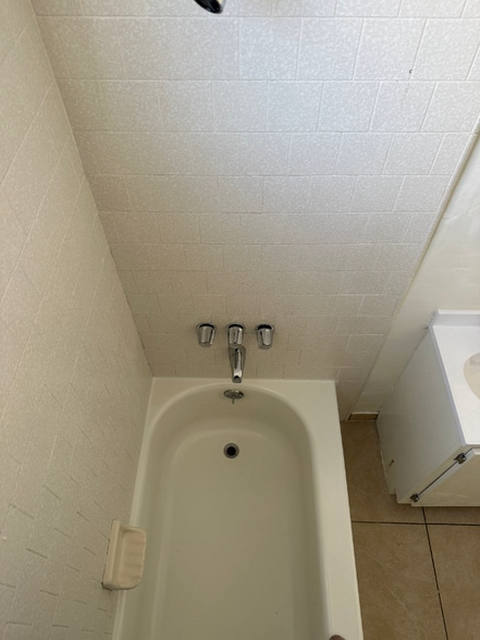 Building Photo - 5154 Santa Ana St