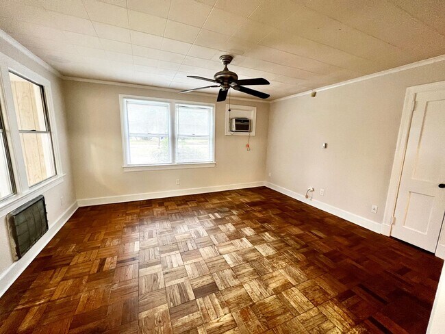 Building Photo - 3/2 on Park Street